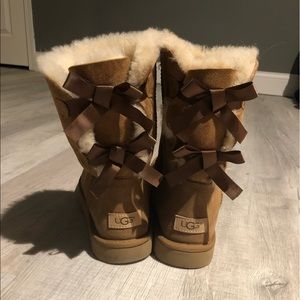 Brand Spanking new uggs with bows!